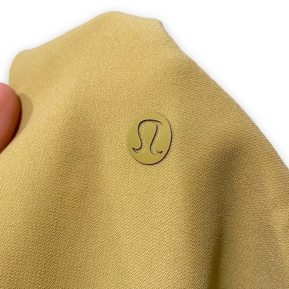 Lululemon On the Fly Crop *Woven 23" in Vintage Gold Yellow Size 10 - Picture 4 of 5